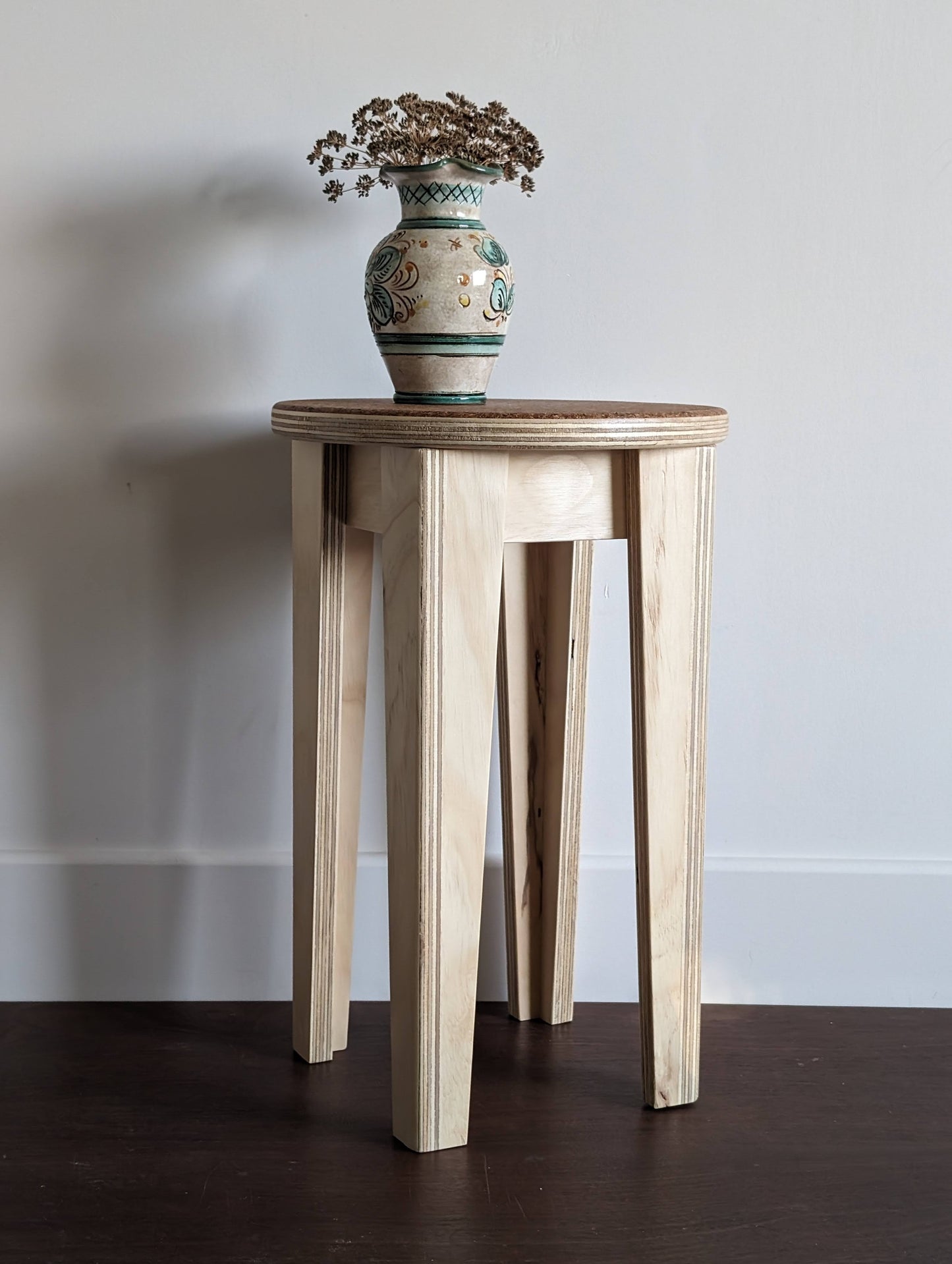 The stool in plywood