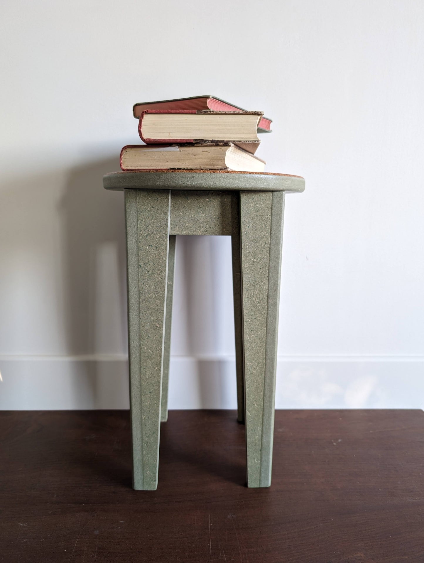 The stool in MDF